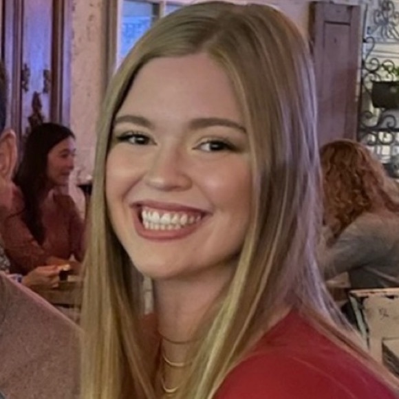 Meet your Posher, Emily Ann - Picture 1 of 8